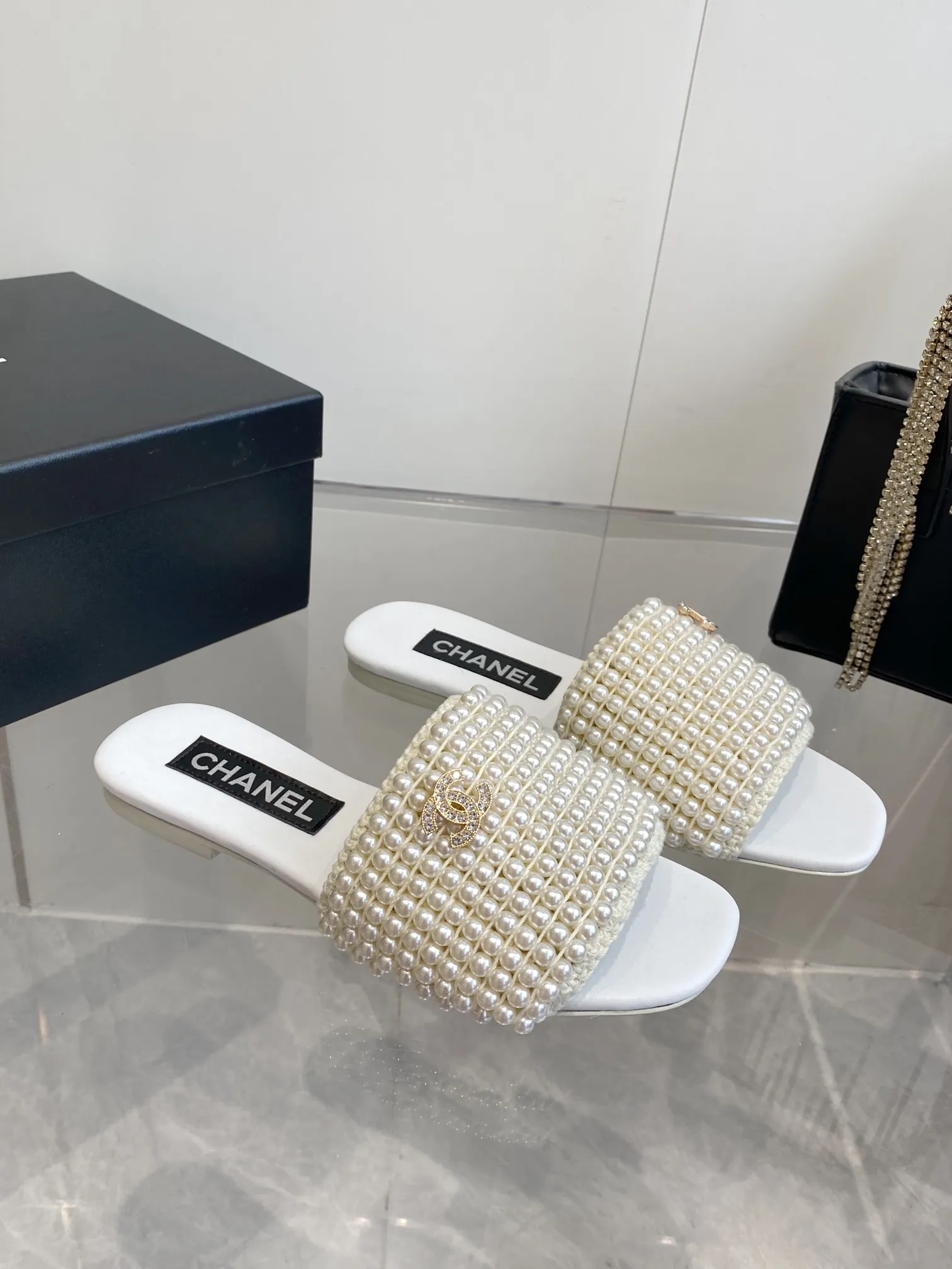 👟👟Ex-factory price 600👟👟 Chanel Xiaoxiang 2️⃣5️⃣ss spring and summer vacation pearl lazy slippers, simple and versatile, super beautiful on the feet, no matter how you look at it, they are super beautiful #仙女SLANDALS #women's sandals #Chanel #小香